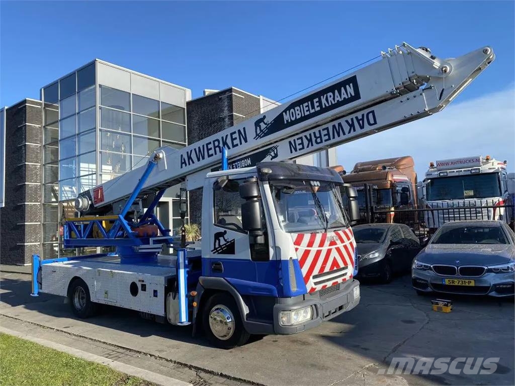 Iveco EuroCargo 90E18 Kraner på larvebånd