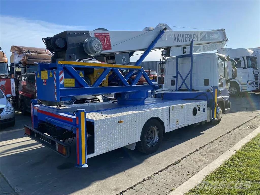 Iveco EuroCargo 90E18 Kraner på larvebånd
