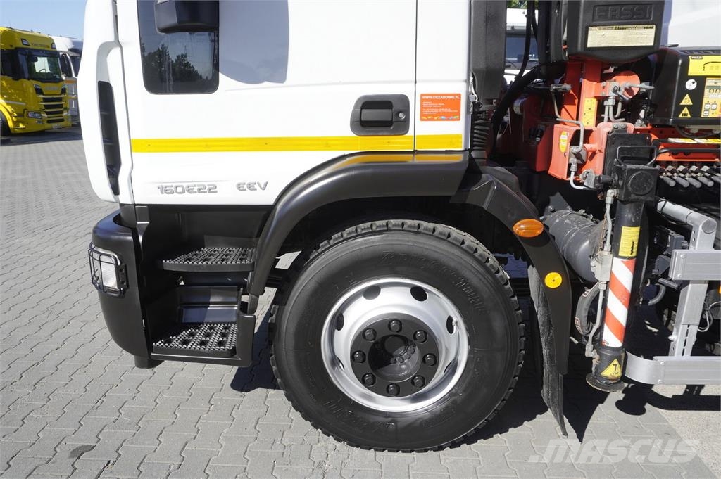Iveco Eurocargo 160 E22K tipper / 60 tho. km!!! / Fassi  Grúas de oruga