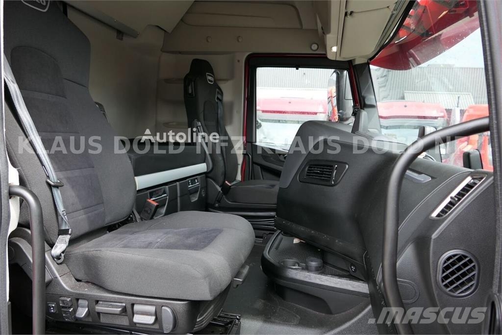 Iveco S-Way 190S46 Curtainsider Truck / Tail Lift / Reta Camiones de caja de lona