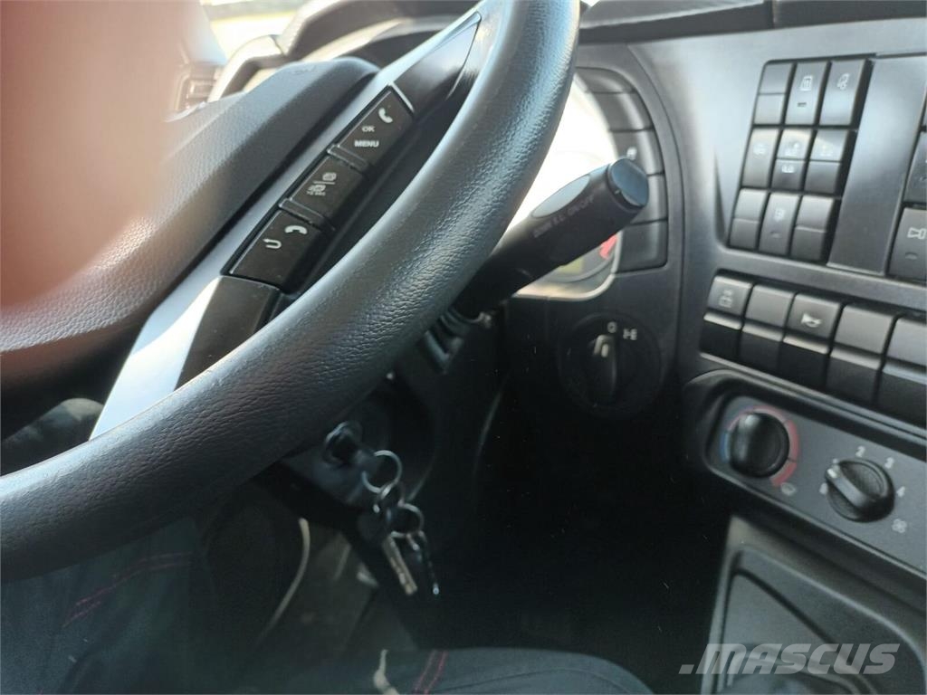 Iveco Stralis 310 6x2 Koffer + LBW Camiones con caja de remolque