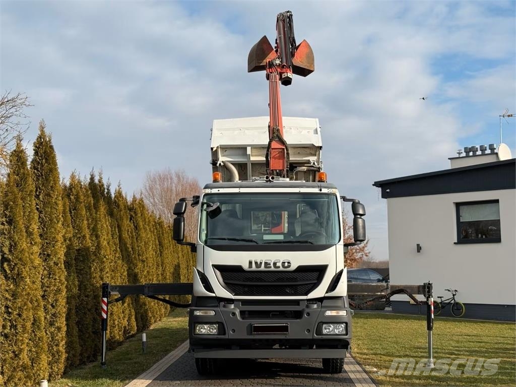 Iveco Stralis 330 - 3 way tipper + crane Kipper