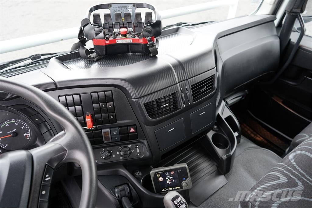 Iveco TRAKKER / 310 / EEV / 4 X 4 / SKRZYNIOWY + HDS / P Platós / Ponyvás teherautók