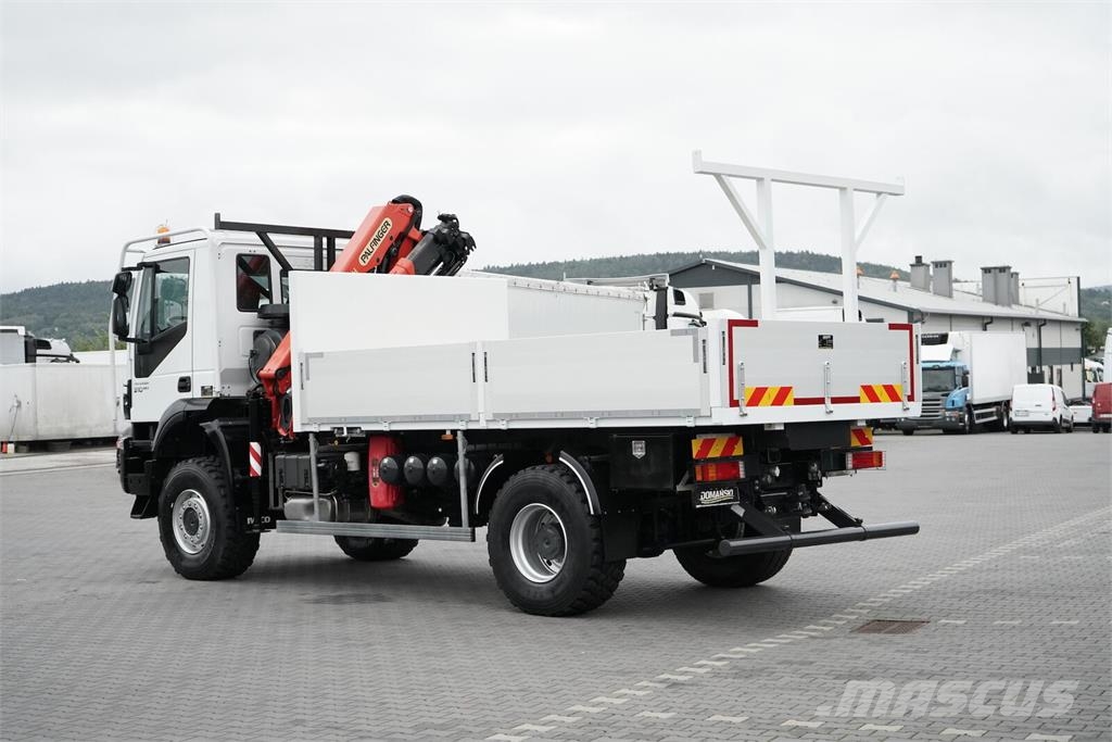Iveco TRAKKER / 310 / EEV / 4 X 4 / SKRZYNIOWY + HDS / P Platós / Ponyvás teherautók