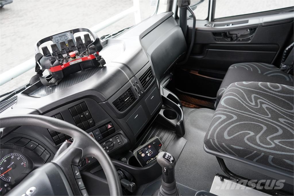 Iveco TRAKKER / 310 / EEV / 4 X 4 / SKRZYNIOWY + HDS / P Platós / Ponyvás teherautók
