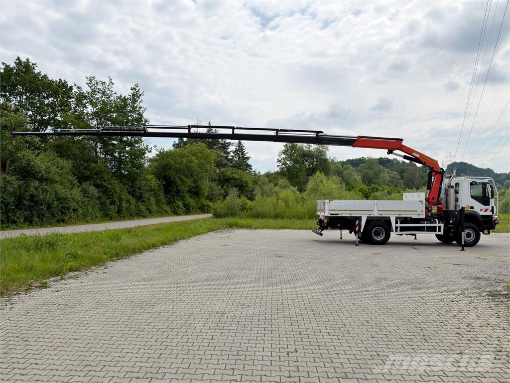 Iveco TRAKKER 360 Camiones de cama baja