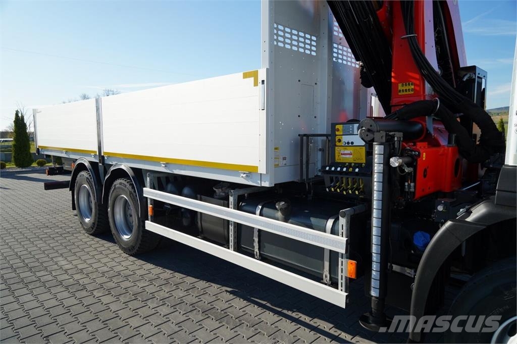 Iveco Trakker 410 Camiones de cama baja