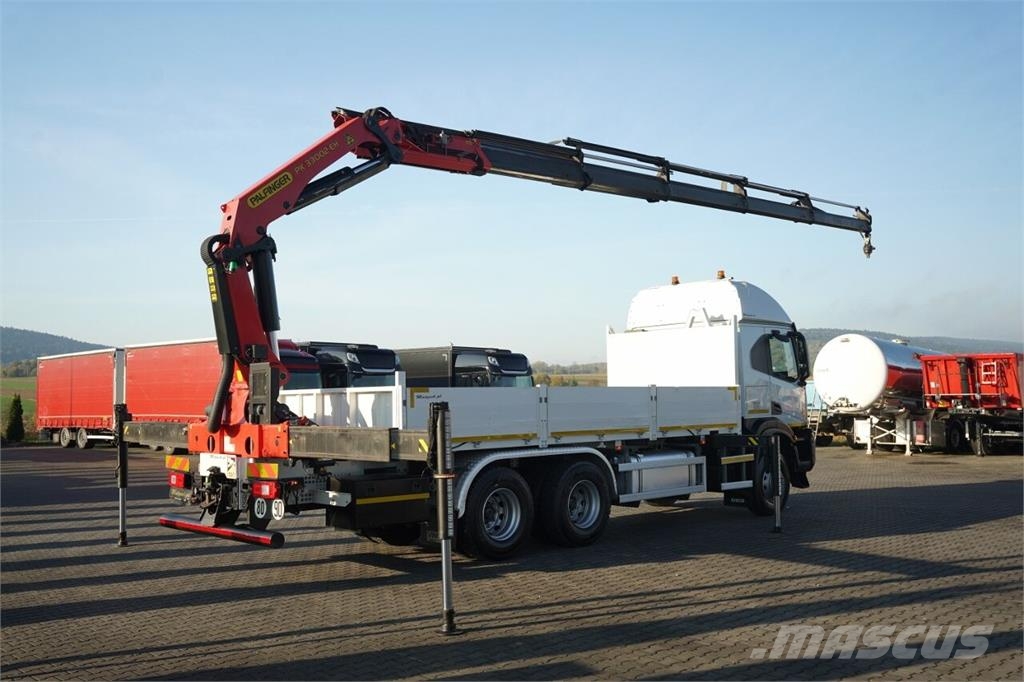 Iveco X- WAY 480 / 6x4 / SKRZYNIOWY - 6,1 m / + HDS PALF شاحنات مسطحة/مفصلية الجوانب