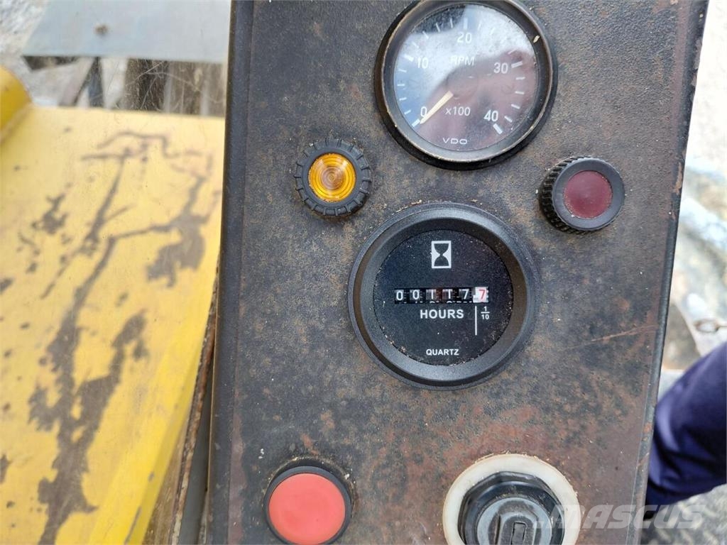 Jarraff Branch cutting machine Jarraf 4x4 75ft / 117 MTH!  معدات الحِراجة - غير ذلك
