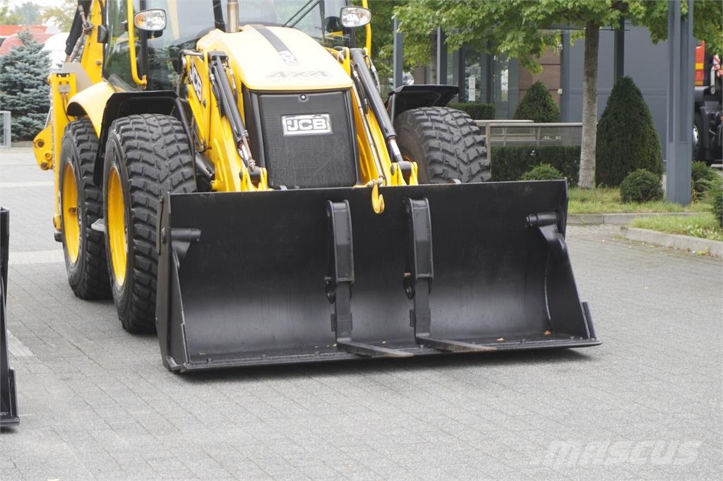 JCB 4CX PRO / 3400 MTH! / 2022 / joysticks / 3 units Terne