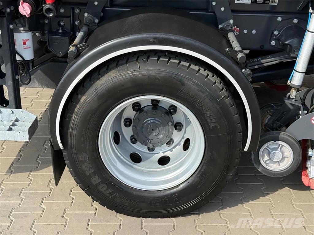 Johnston Bucher Volvo FL 15.250 Barredoras