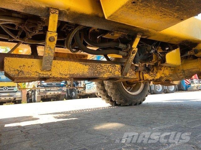 Komatsu PW 118 MR-8 حفارات بعجل