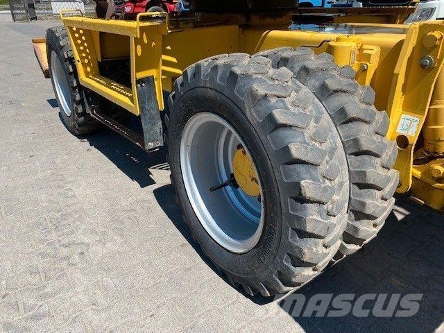 Komatsu PW 118 MR-8 حفارات بعجل