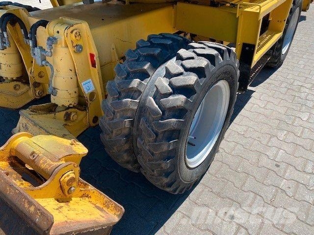 Komatsu PW 118 MR-8 حفارات بعجل