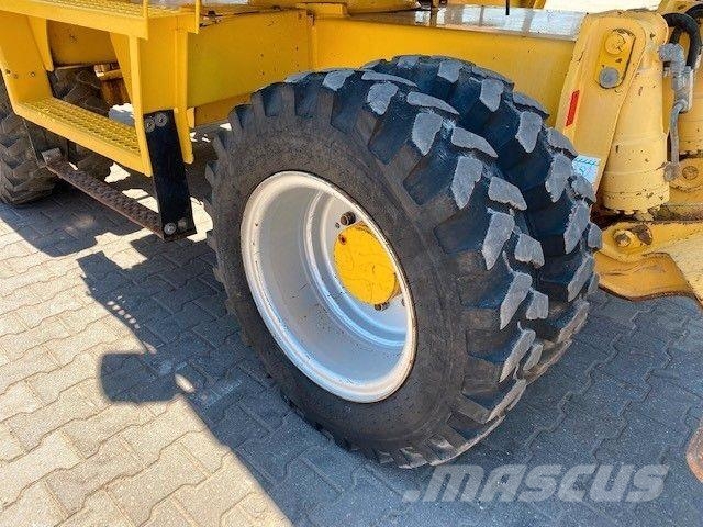 Komatsu PW 118 MR-8 حفارات بعجل