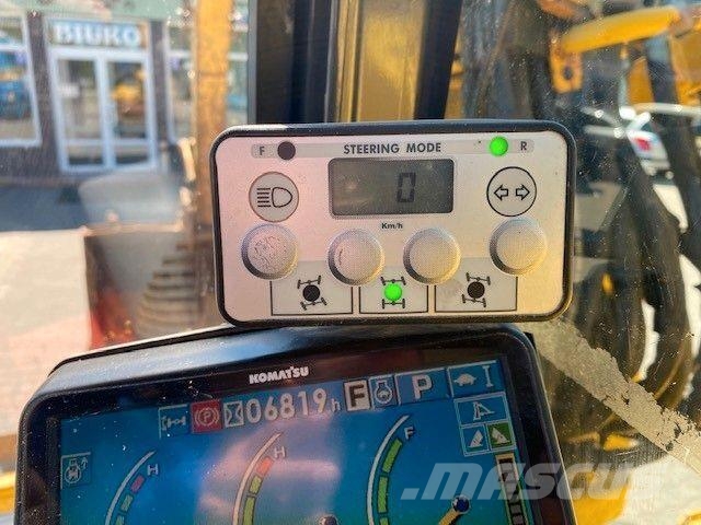 Komatsu PW 118 MR-8 حفارات بعجل