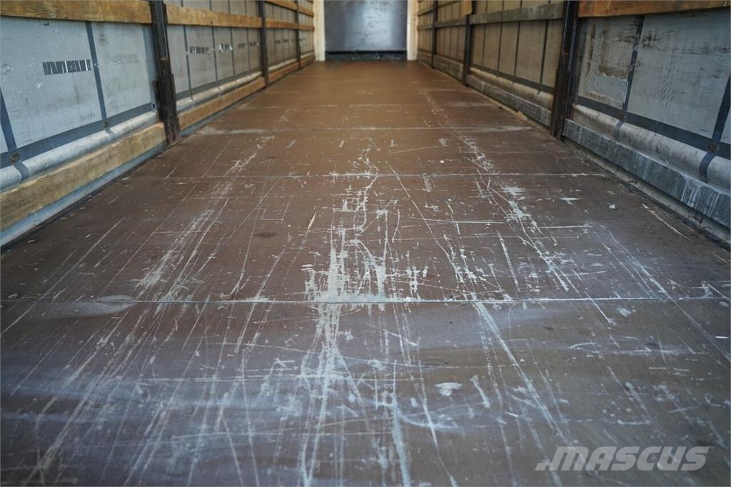 Krone  Curtainsider semi-trailers