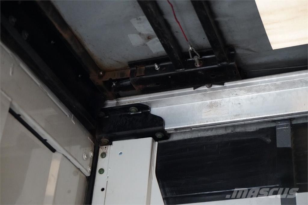 Krone Semiremorcă cu prelată culisantă (Curtainsider) / Perdeli yari çekiciler