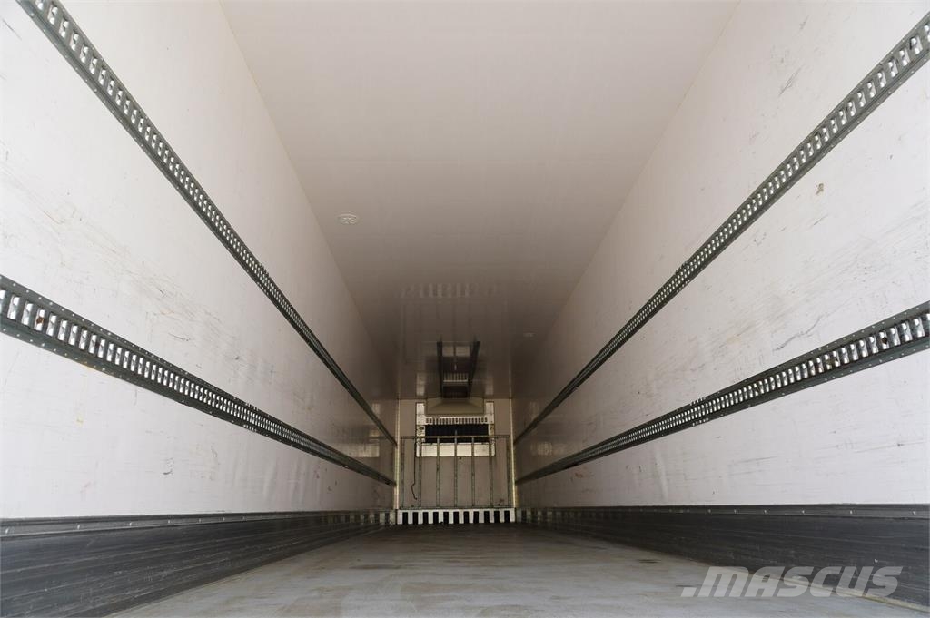 Lamberet refrigerated semi-trailer / Carrier Vector 1550 / Hűtős félpótkocsik