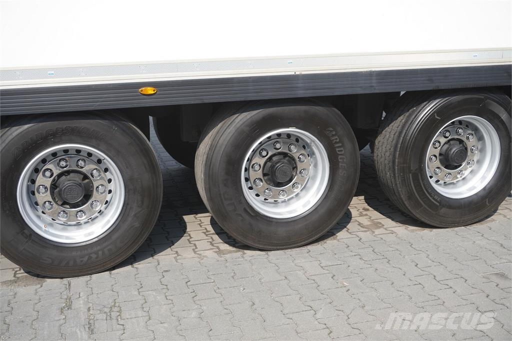 Lamberet refrigerated semi-trailer / Carrier Vector 1550 / Hűtős félpótkocsik