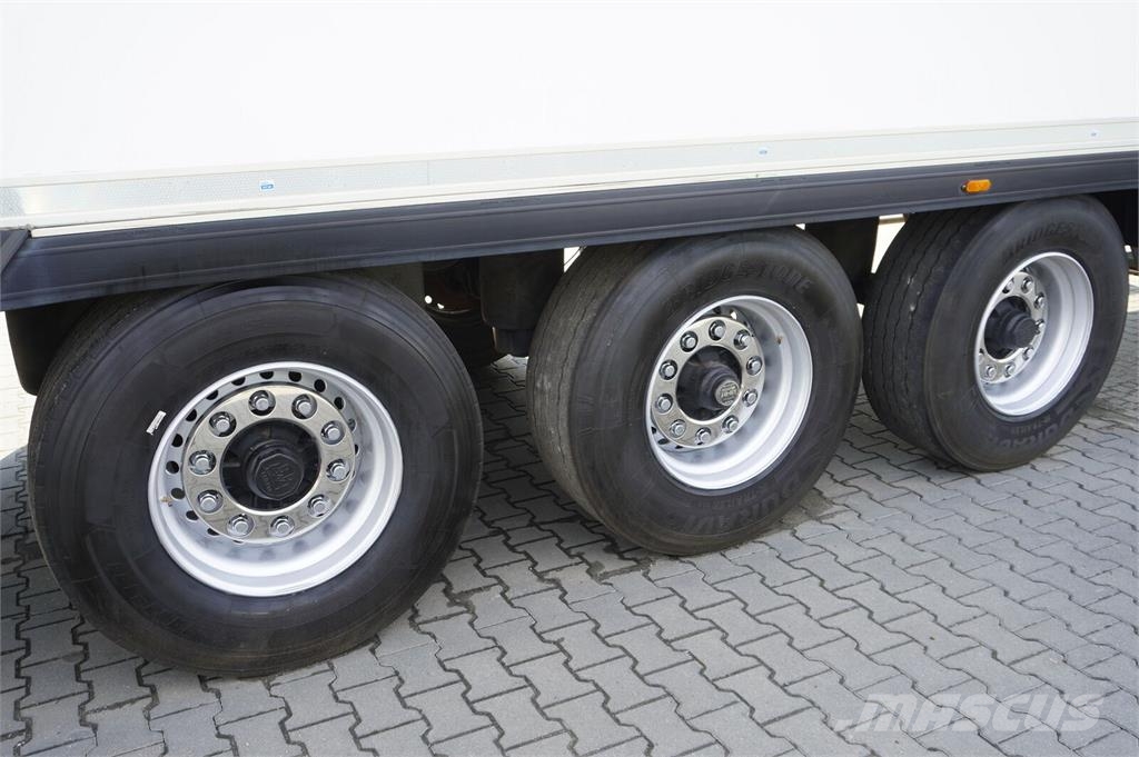 Lamberet refrigerated semi-trailer / Carrier Vector 1550 / Hűtős félpótkocsik