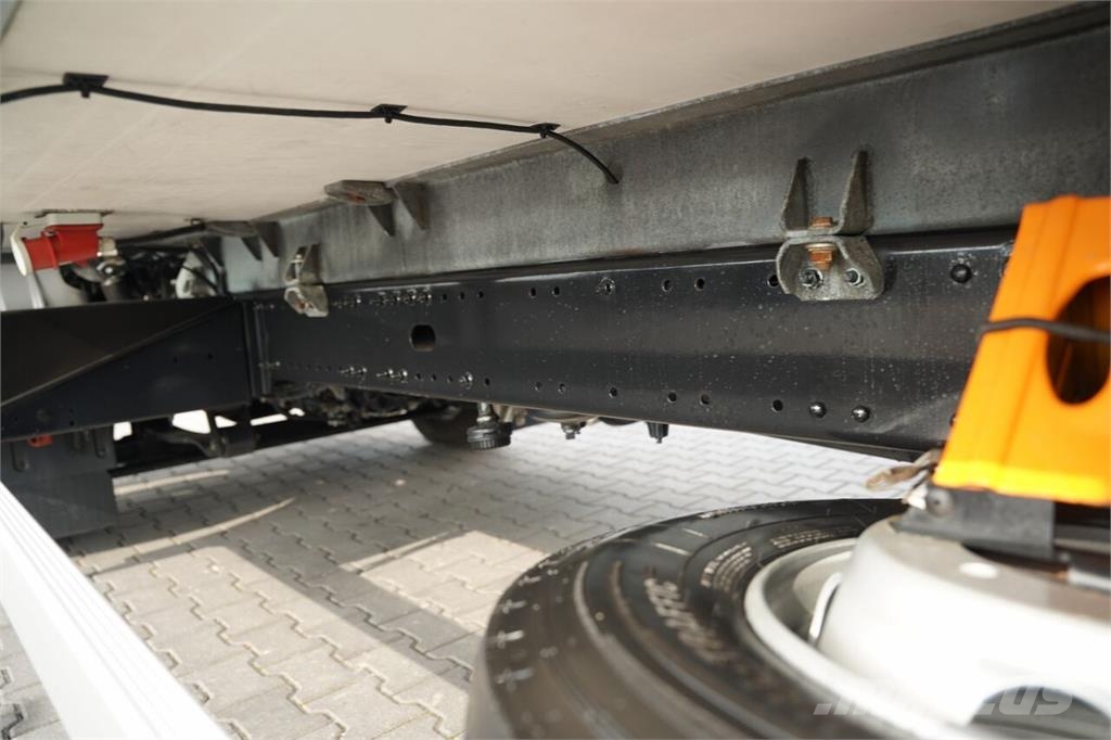 MAN TGL 10.180 / 4x2 / CHŁODNIA - 6,1 M / THERMO KING Camion frigorifique