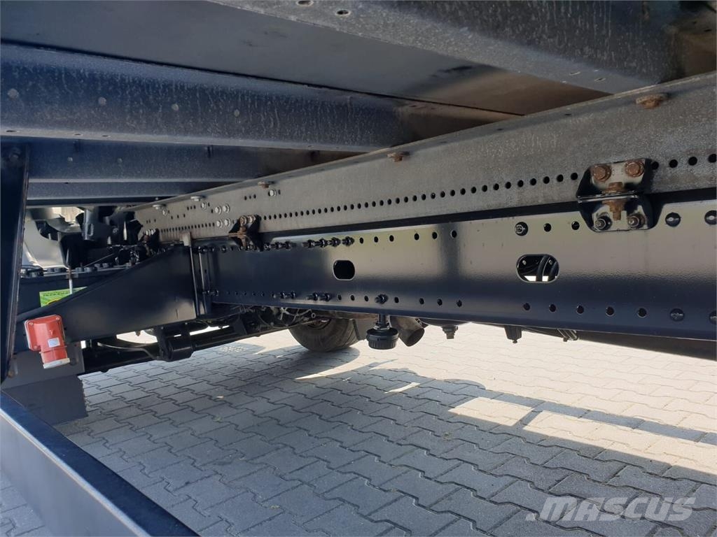 MAN TGL 12.220 冷藏车