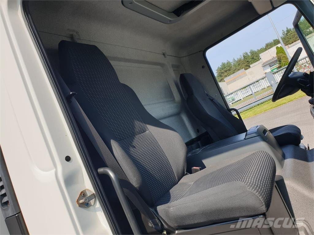 MAN TGL 12.220 冷藏车