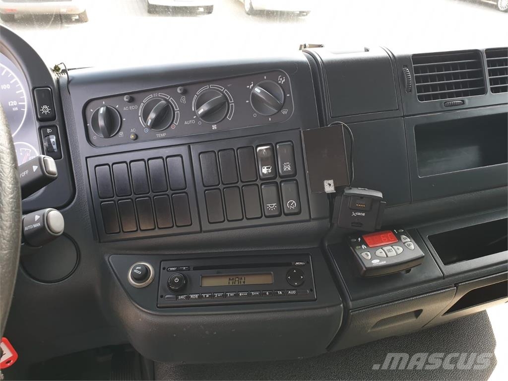 MAN TGL 12.220 冷藏车