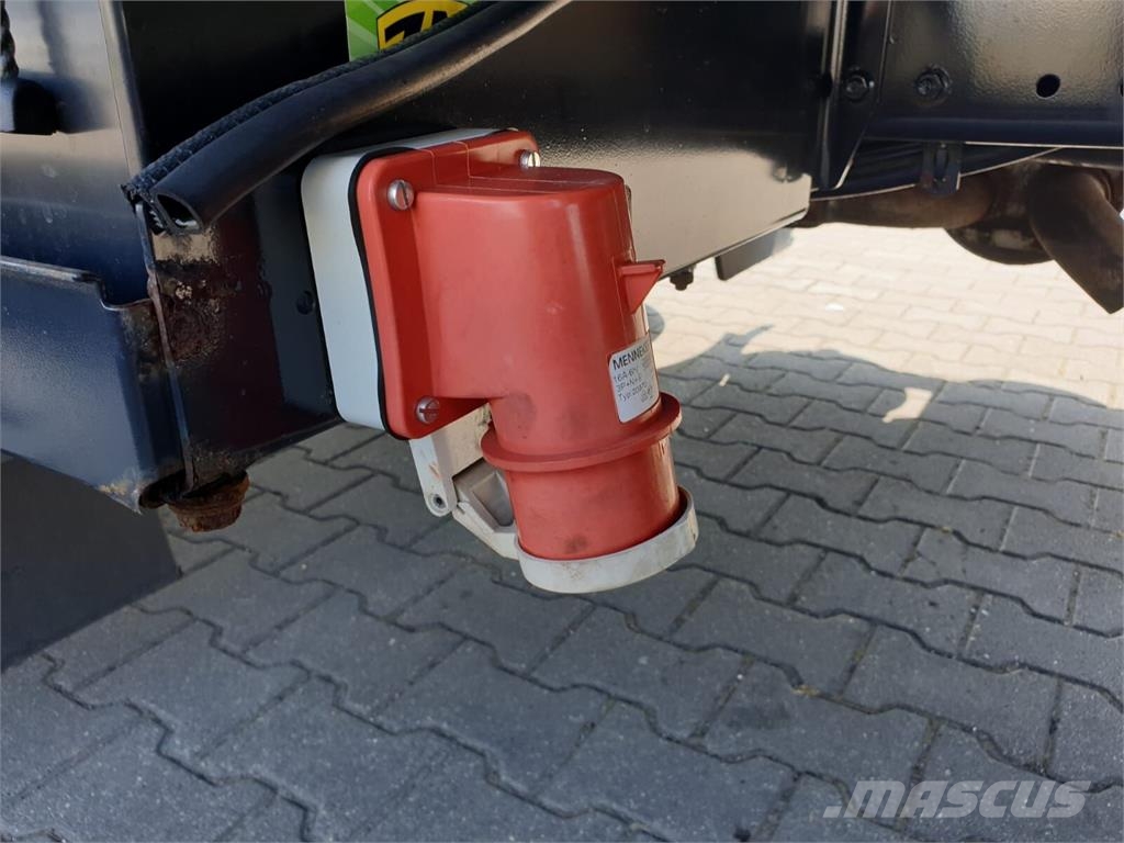 MAN TGL 12.220 冷藏车