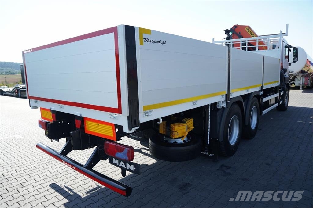 MAN TGS 26.360 / 6x4 / SKRZYNIA - 7 M / HDS PALFINGER Platós / Ponyvás teherautók