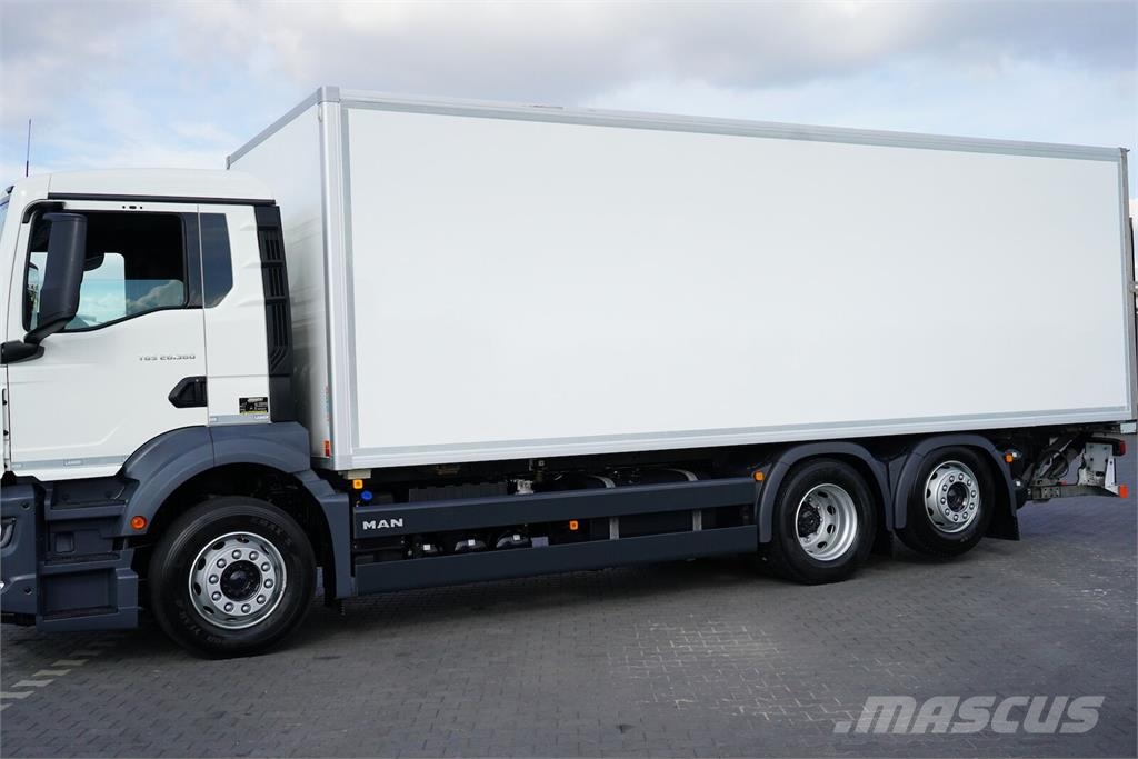 MAN TGS / 26.360 / ACC / EURO 6 / CHŁODNIA + WINDA / 1 Skapbiler Frys/kjøl/varme