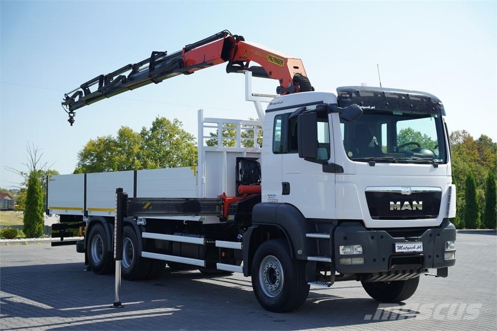 MAN TGS 26.360 / 6x4 / SKRZYNIA - 7 M / HDS PALFINGER Platós / Ponyvás teherautók