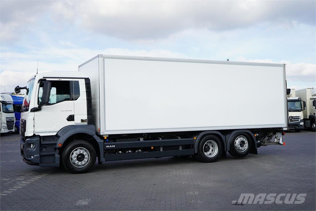 MAN TGS / 26.360 / ACC / EURO 6 / CHŁODNIA + WINDA / 1 Skapbiler Frys/kjøl/varme