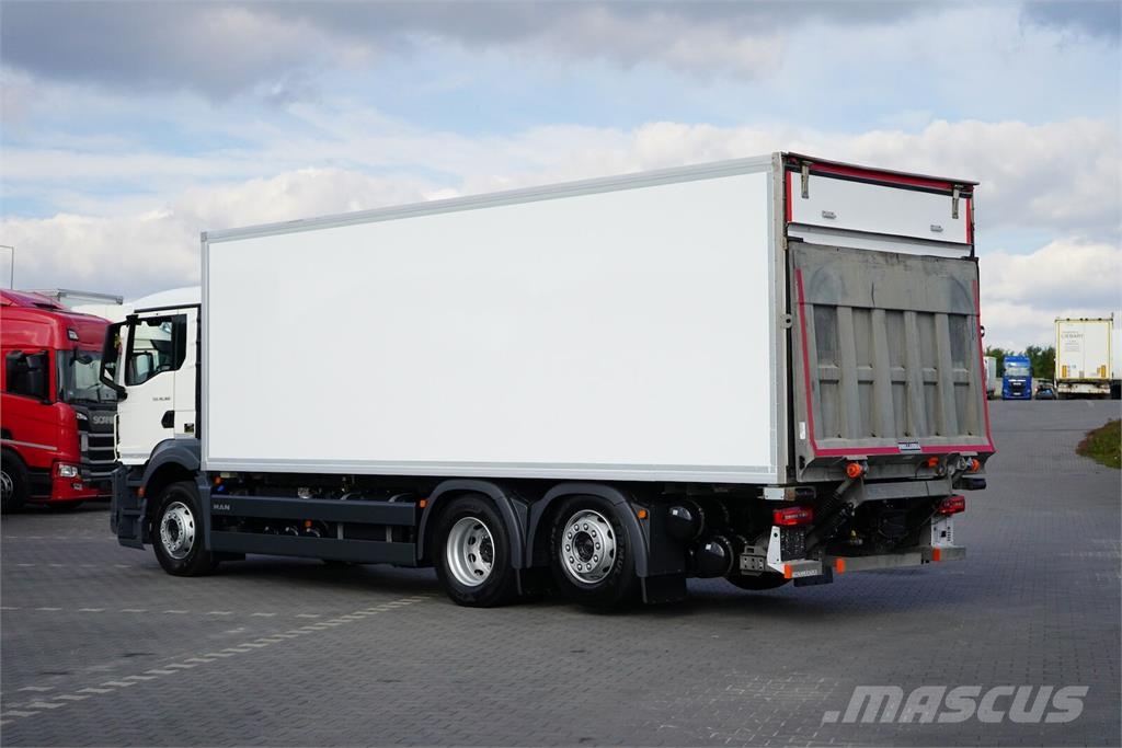 MAN TGS / 26.360 / ACC / EURO 6 / CHŁODNIA + WINDA / 1 Skapbiler Frys/kjøl/varme