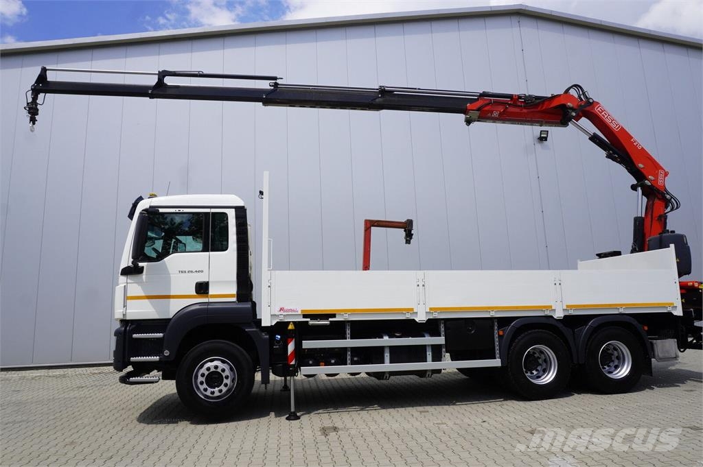 MAN TGS 26.420 6×4 / Fassi F215A.2.24 / remote control شاحنات مسطحة/مفصلية الجوانب