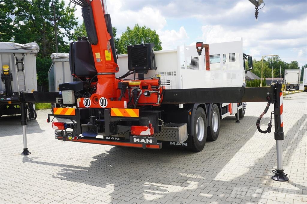 MAN TGS 26.420 6×4 / Fassi F215A.2.24 / remote control شاحنات مسطحة/مفصلية الجوانب