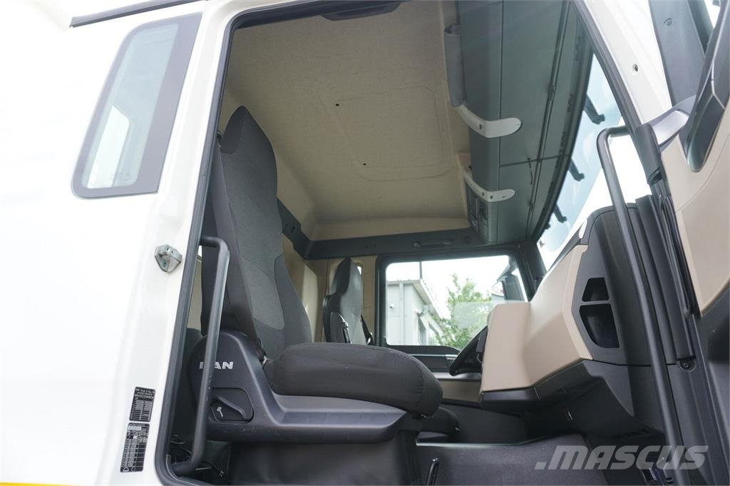 MAN TGS 26.420 6×4 / Fassi F215A.2.24 / remote control Platte bakwagens