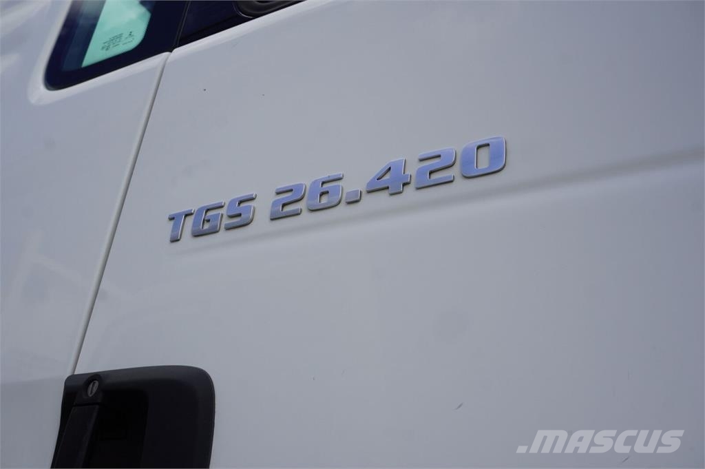MAN TGS 26.420 6×4 / Fassi F215A.2.24 / remote control شاحنات مسطحة/مفصلية الجوانب