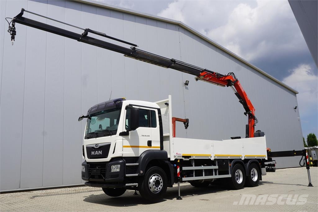 MAN TGS 26.420 6×4 / Fassi F215A.2.24 / remote control شاحنات مسطحة/مفصلية الجوانب