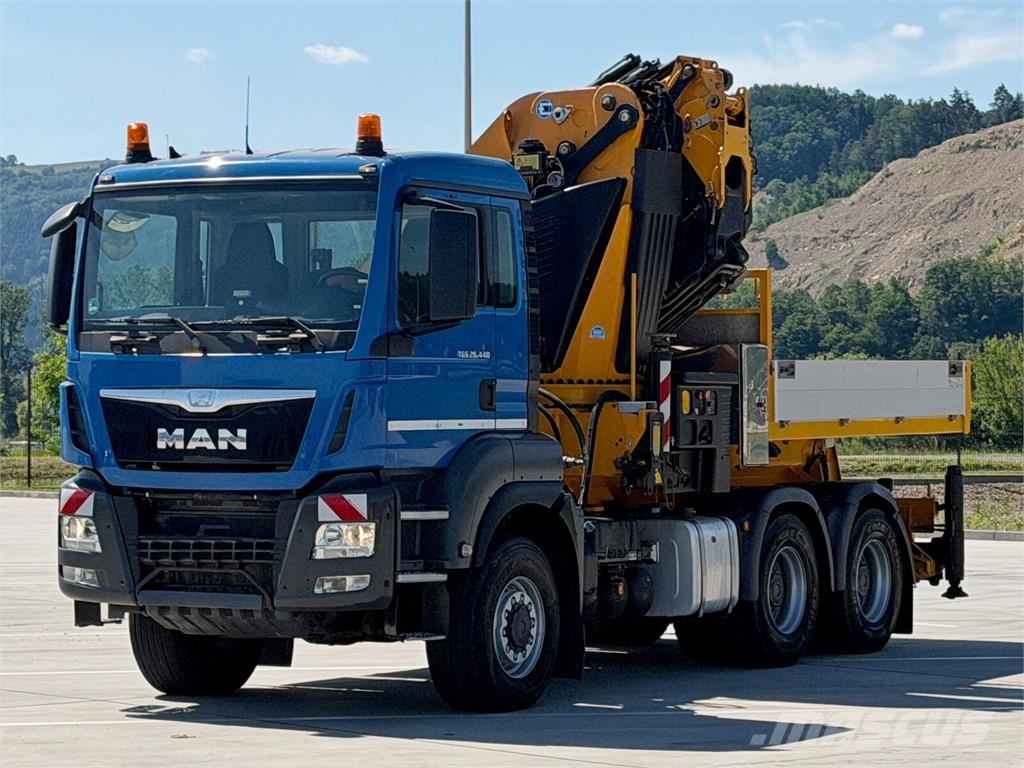 MAN TGS 26.440*Sattelzugmaschine + KRAN/FUNK * 6x6 شاحنات مسطحة/مفصلية الجوانب