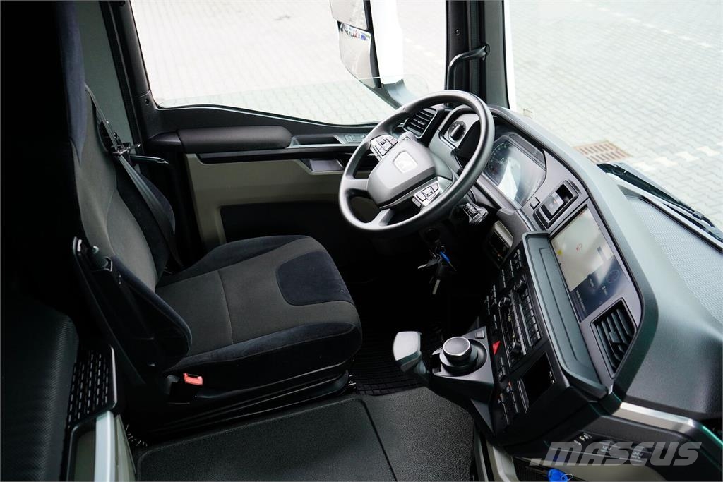 MAN TGS / 26.470 / 6 X 2 / ZESTAW SKRZYNIOWY + HDS / P Ciężarówki typu Platforma / Skrzynia