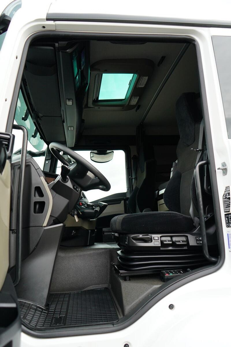 MAN TGS / 26.470 / 6 X 2 / ZESTAW SKRZYNIOWY + HDS / P Ciężarówki typu Platforma / Skrzynia