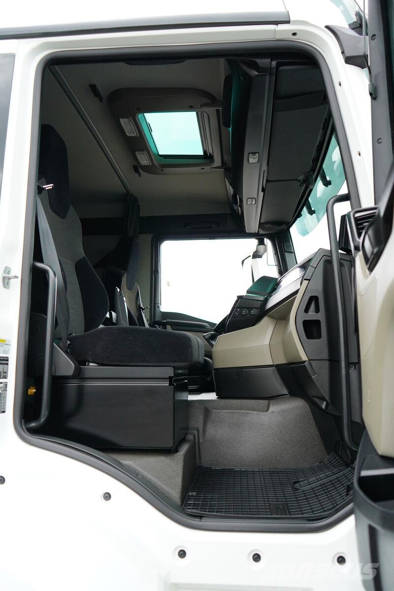 MAN TGS / 26.470 / 6 X 2 / ZESTAW SKRZYNIOWY + HDS / P Ciężarówki typu Platforma / Skrzynia