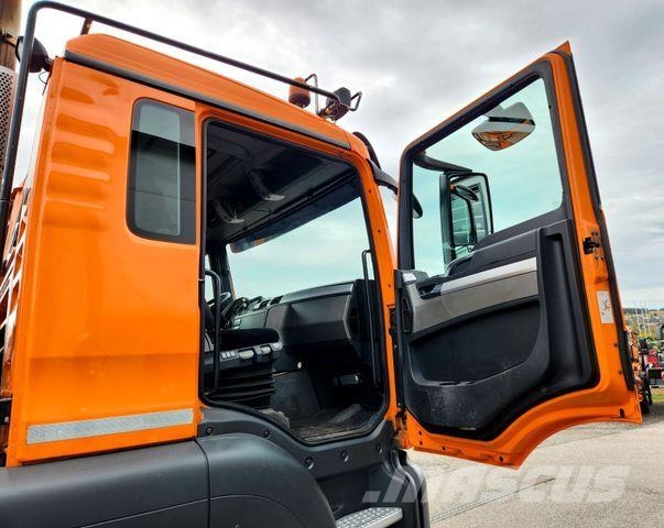 MAN TGS 28.400 6x4-4 BL Palfinger PK12002 Kran Euro5 Tipper trucks
