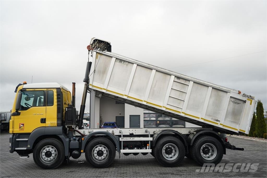 MAN TGS 32.400 / 8x4 / WYWROTKA TYLNOZSYPOWA - 6 M / P 傾卸式卡車