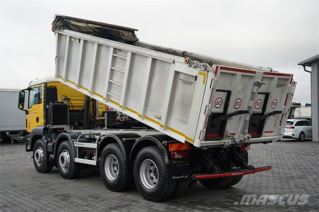 MAN TGS 32.400 / 8x4 / WYWROTKA TYLNOZSYPOWA - 6 M / P 傾卸式卡車