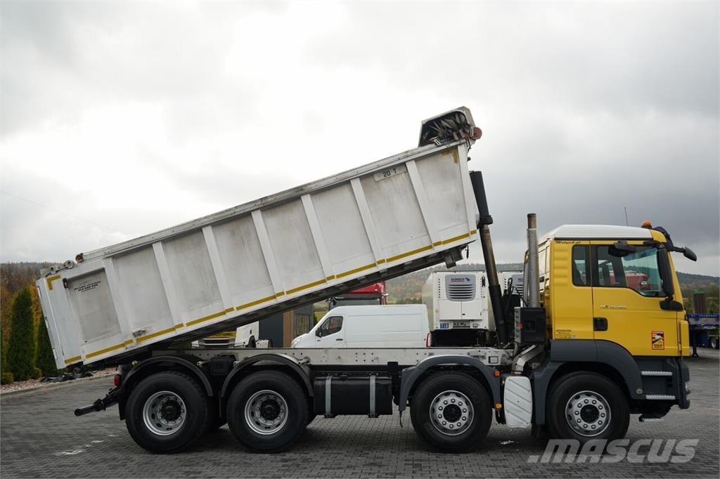 MAN TGS 32.400 / 8x4 / WYWROTKA TYLNOZSYPOWA - 6 M / P 傾卸式卡車