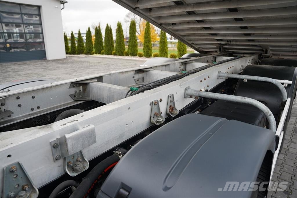 MAN TGS 32.400 / 8x4 / WYWROTKA TYLNOZSYPOWA - 6 M / P 傾卸式卡車