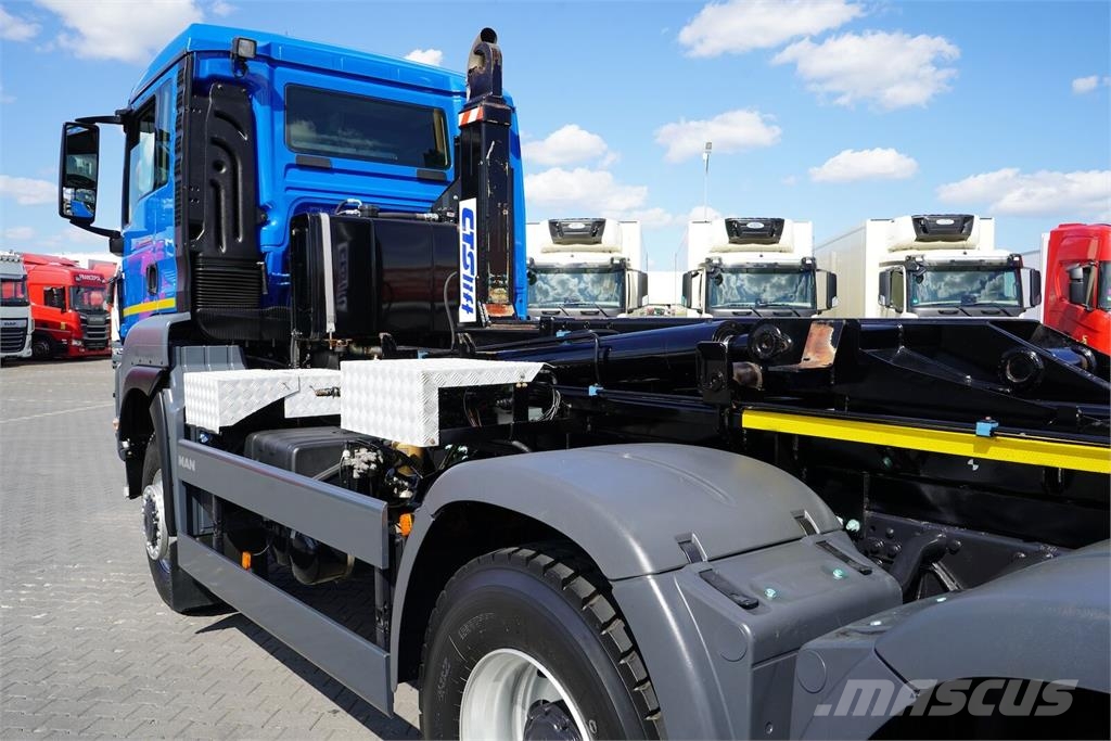 MAN / TGS / 33.360 / 6 X 6 / E 6 / HAKOWIEC / MANUAL Камиони с кран с кука